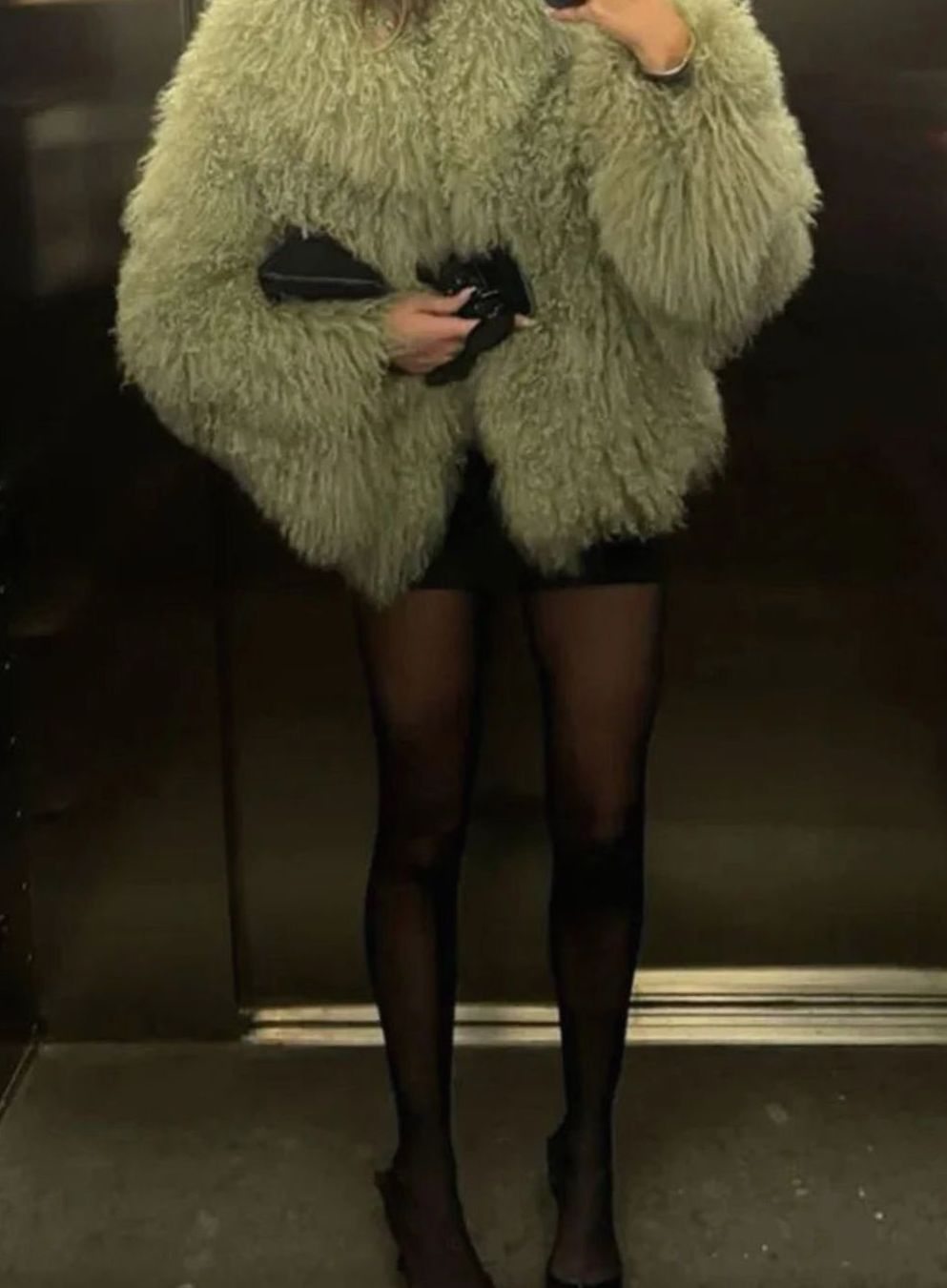 Damska krótka kurtka ze sztucznego futra, elegancka i puszysta