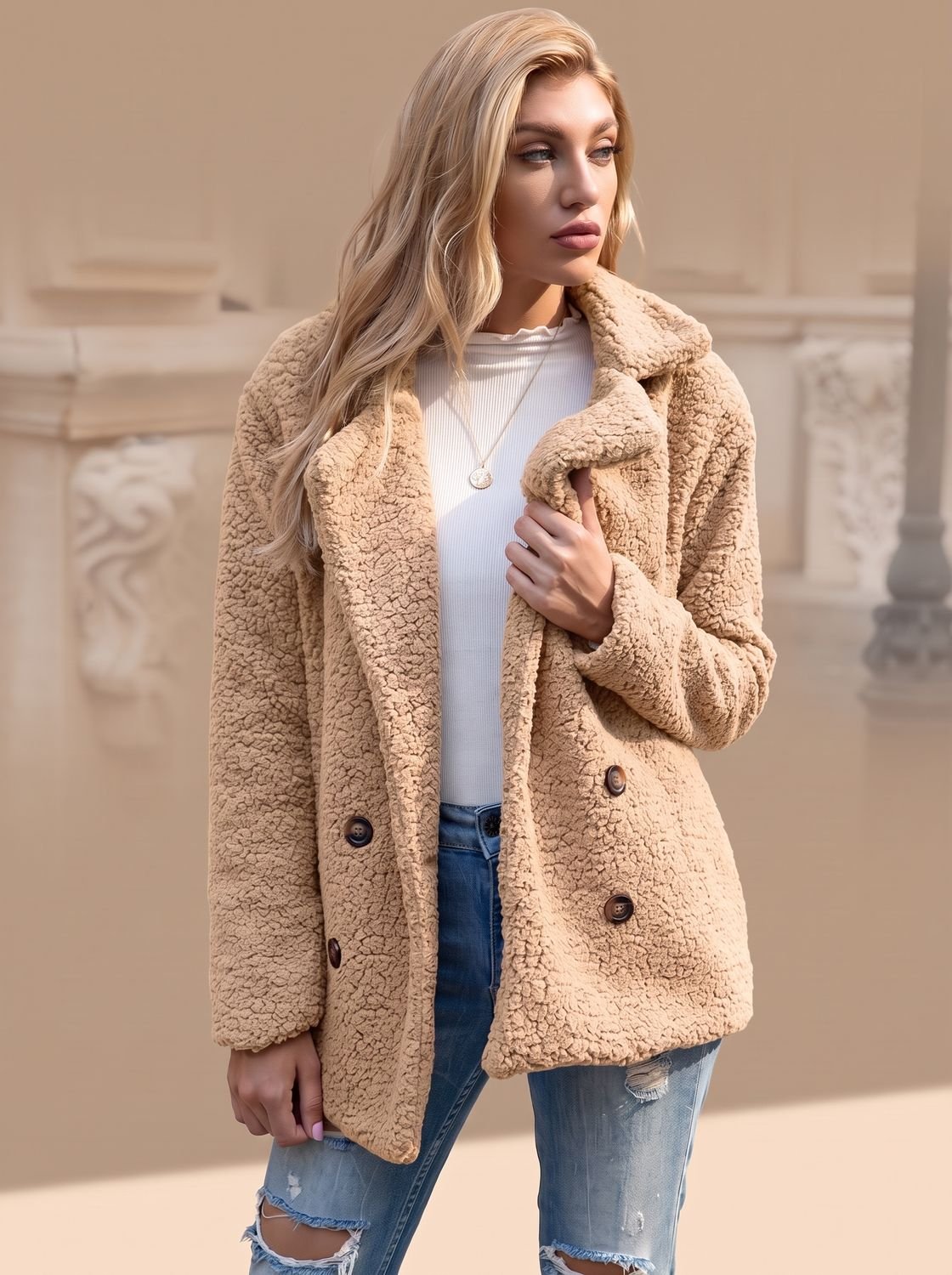 Sienna | Damski dwurzędowy płaszcz teddy ze sztucznego futra z klapami z wyłogami