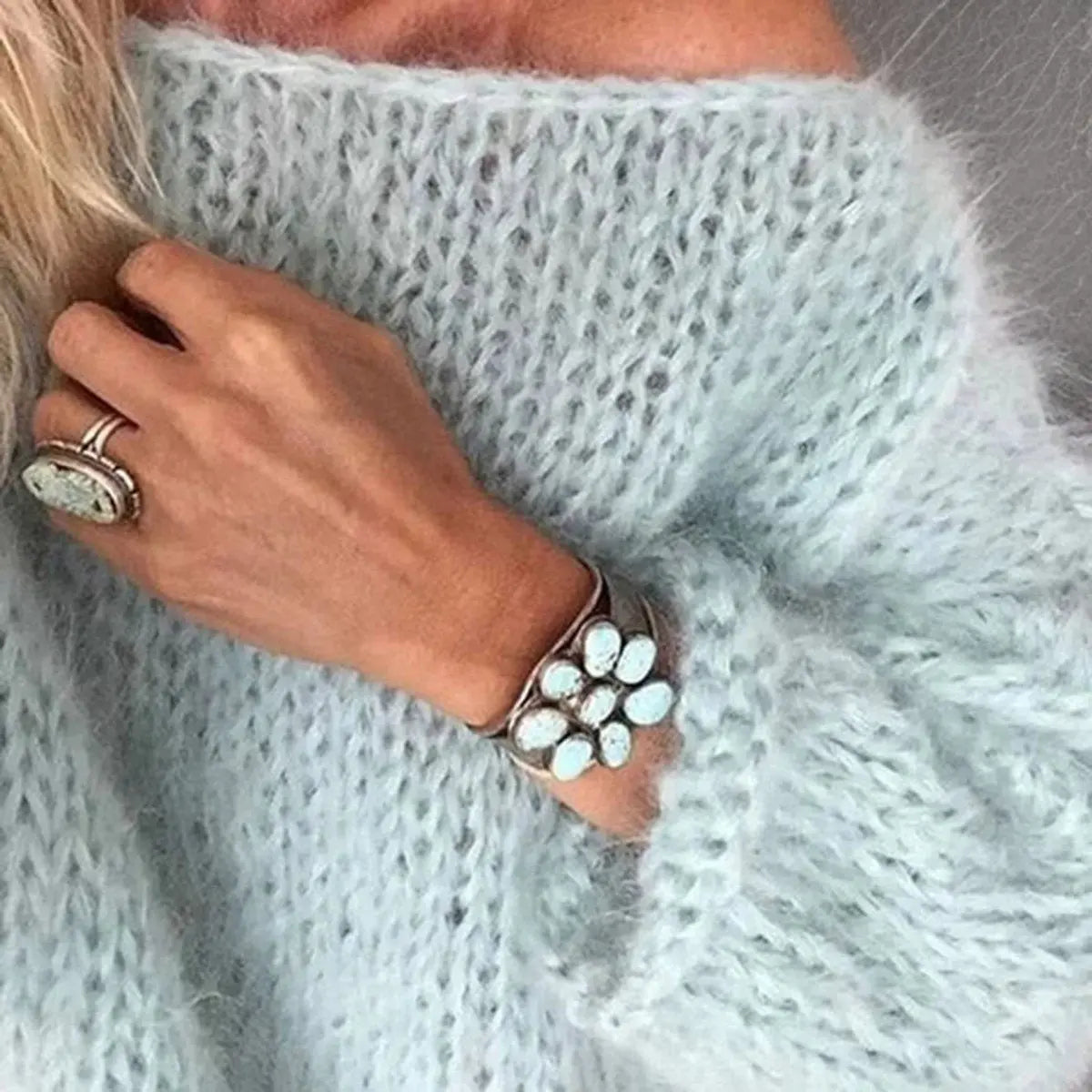 Damski oversize’owy dzianinowy sweter z domieszką moheru