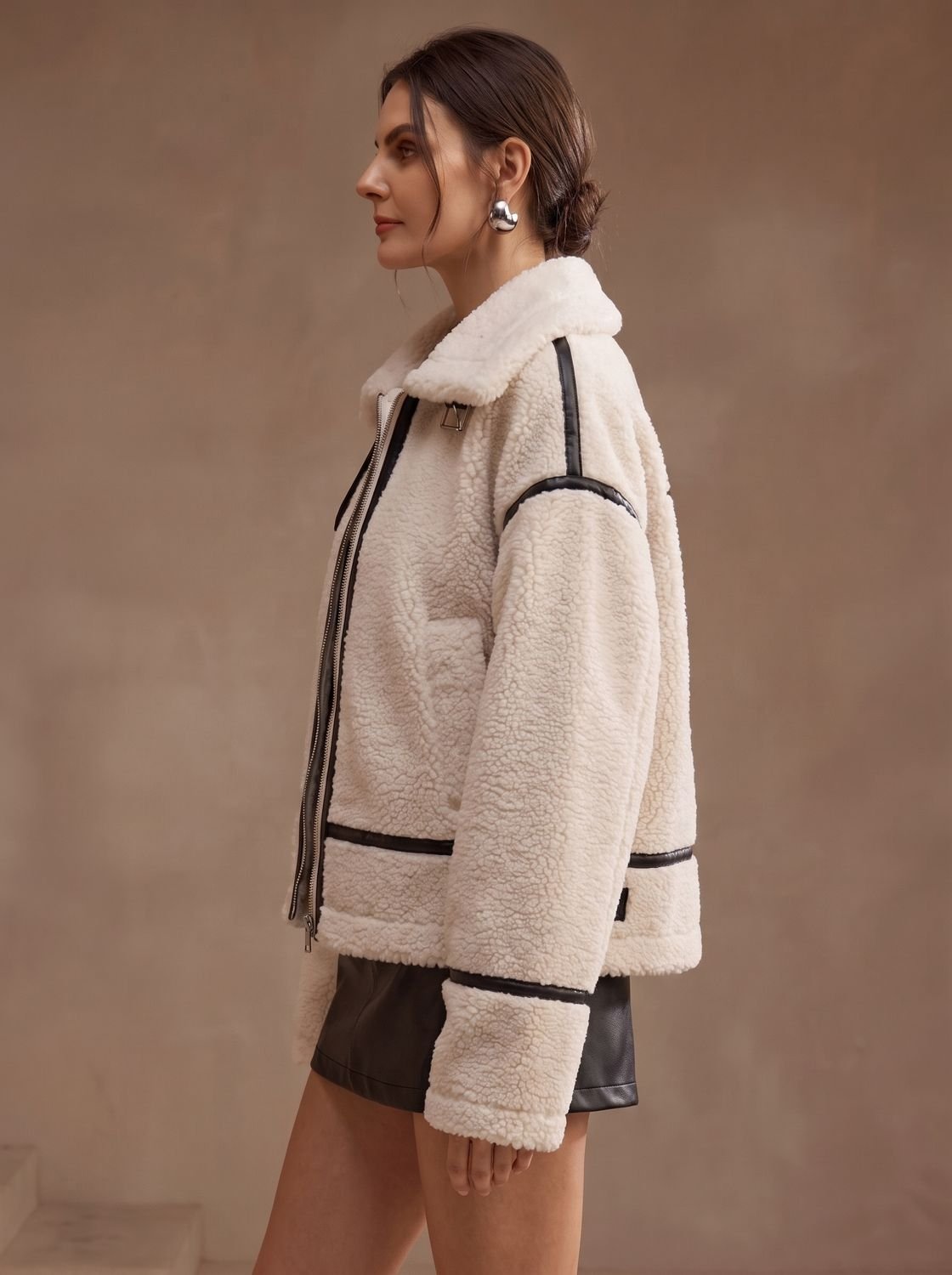 Florence | Damska oversize'owa kurtka teddy z materiału sherpa, kontrastowe wykończenie, zapinana na zamek