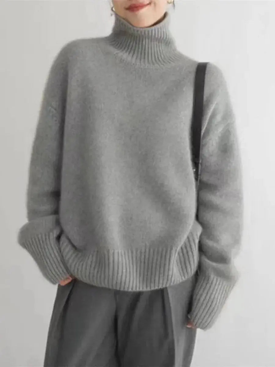Damski oversize’owy kaszmirowy sweter z golfem