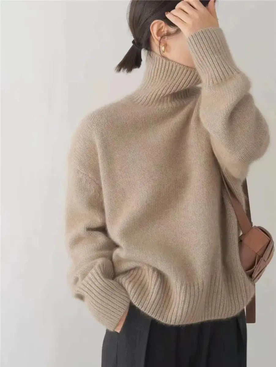 Damski oversize’owy kaszmirowy sweter z golfem