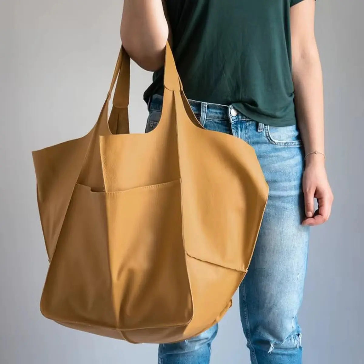 Damska oversize’owa torba shopper z ekoskóry i magnetycznym zapięciem