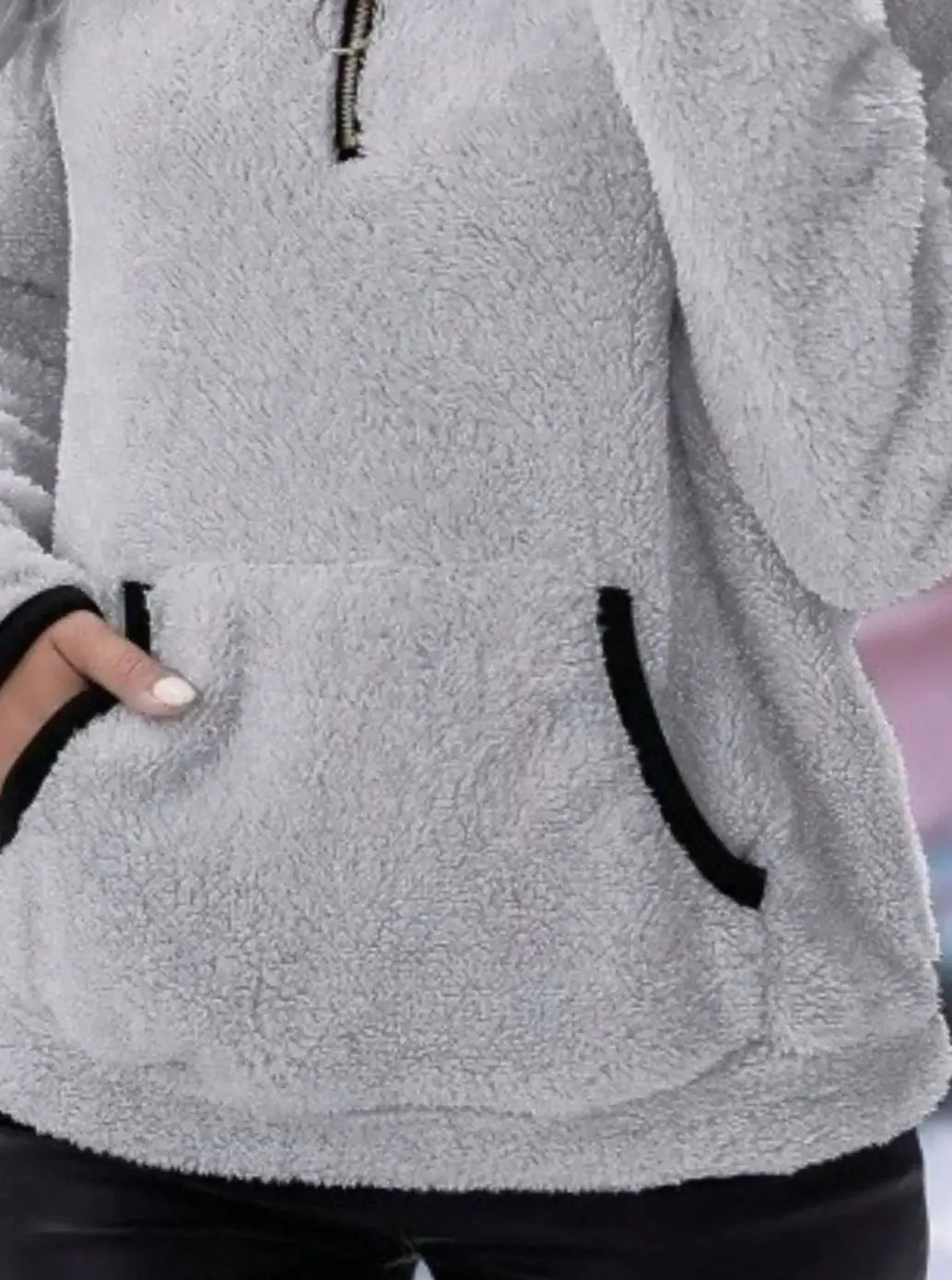 Damski sweter z pluszowego polaru z zamkiem do połowy i kieszenią kangurką