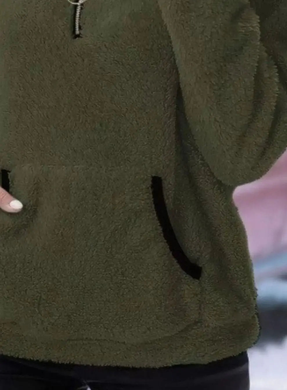 Damski sweter z pluszowego polaru z zamkiem do połowy i kieszenią kangurką