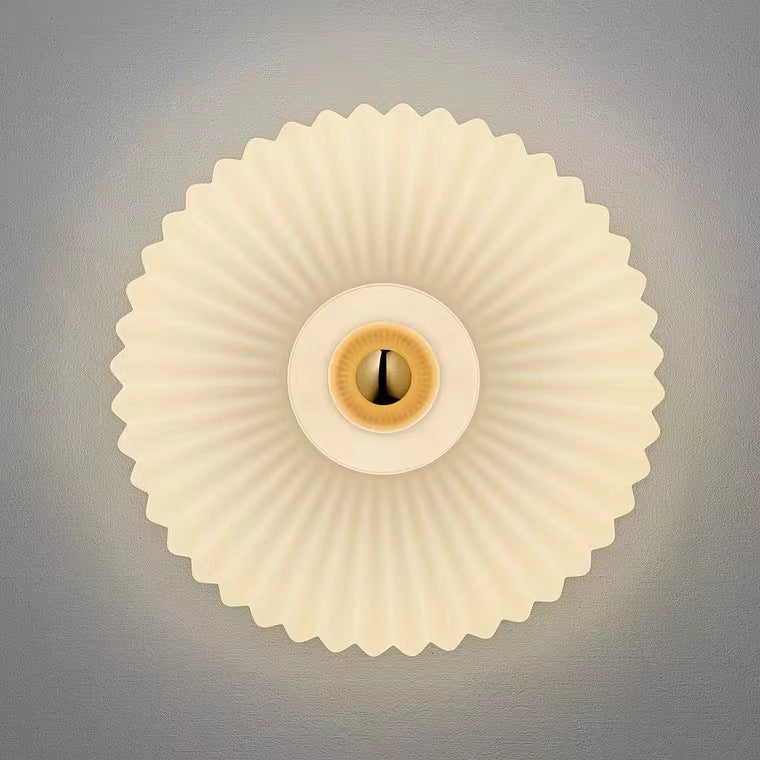 Nordycka vintage lampa ścienna z prążkowanym szklanym dyskiem o falistej fakturze