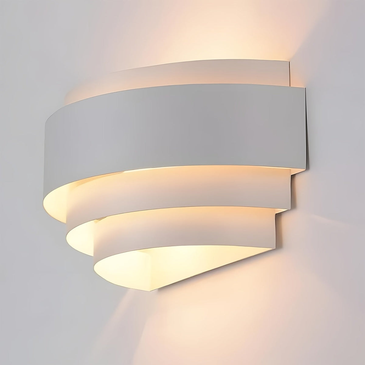 Rzeźbiarska architektoniczna warstwowa metalowa lampa ścienna, świecąca w górę i w dół