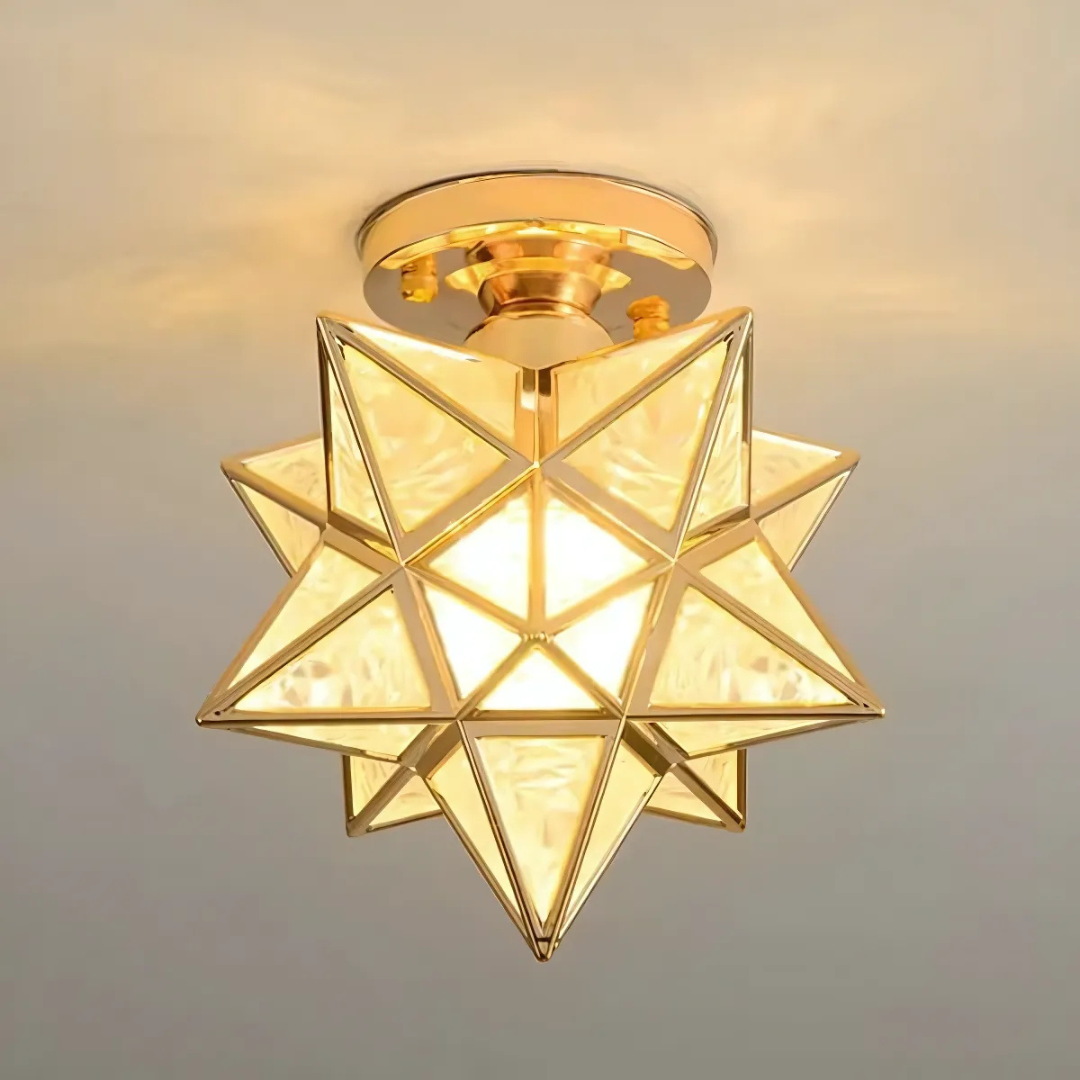 Lampa sufitowa z geometryczną ramą w kształcie gwiazdy i matowym szkłem