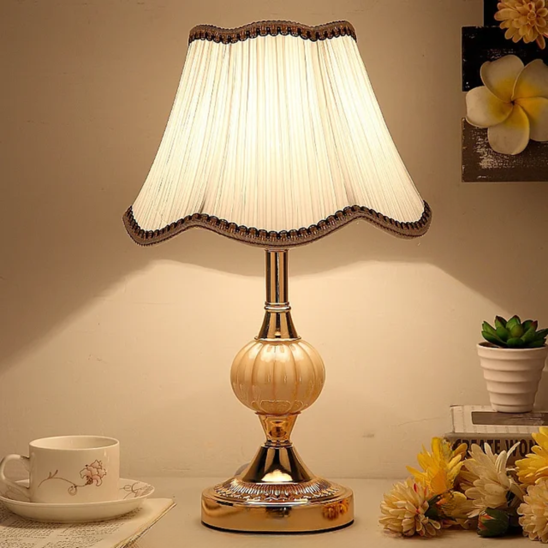 Skandynawska lampa stołowa nocna z kwiatowym materiałowym kloszem w stylu vintage