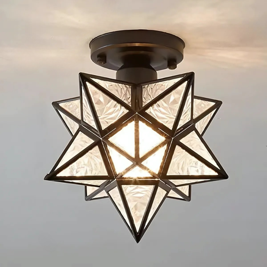 Lampa sufitowa z geometryczną ramą w kształcie gwiazdy i matowym szkłem