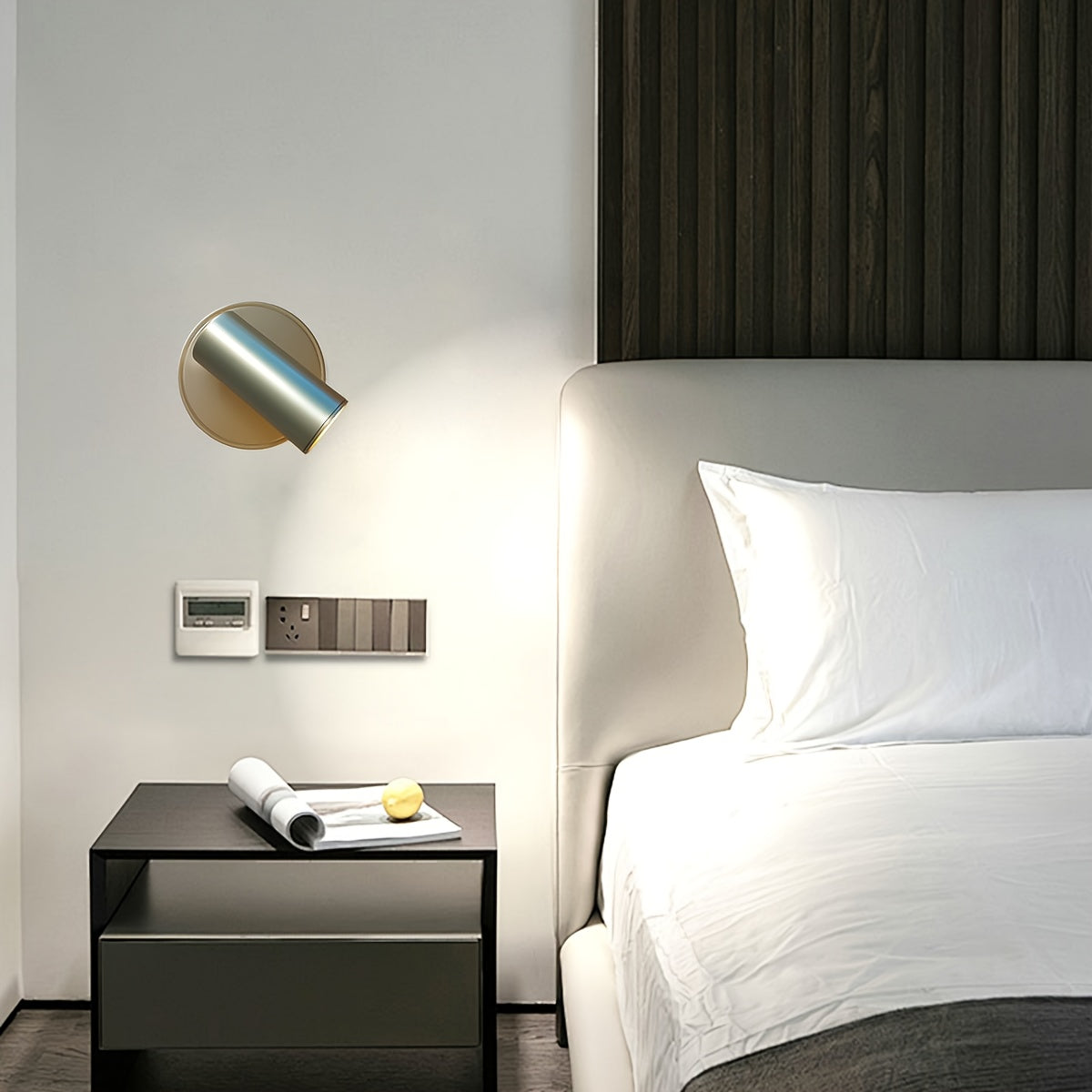 Minimalistyczna bezprzewodowa lampa ścienna z odłączanym mocowaniem magnetycznym, dotykowym sterowaniem i możliwością ładowania