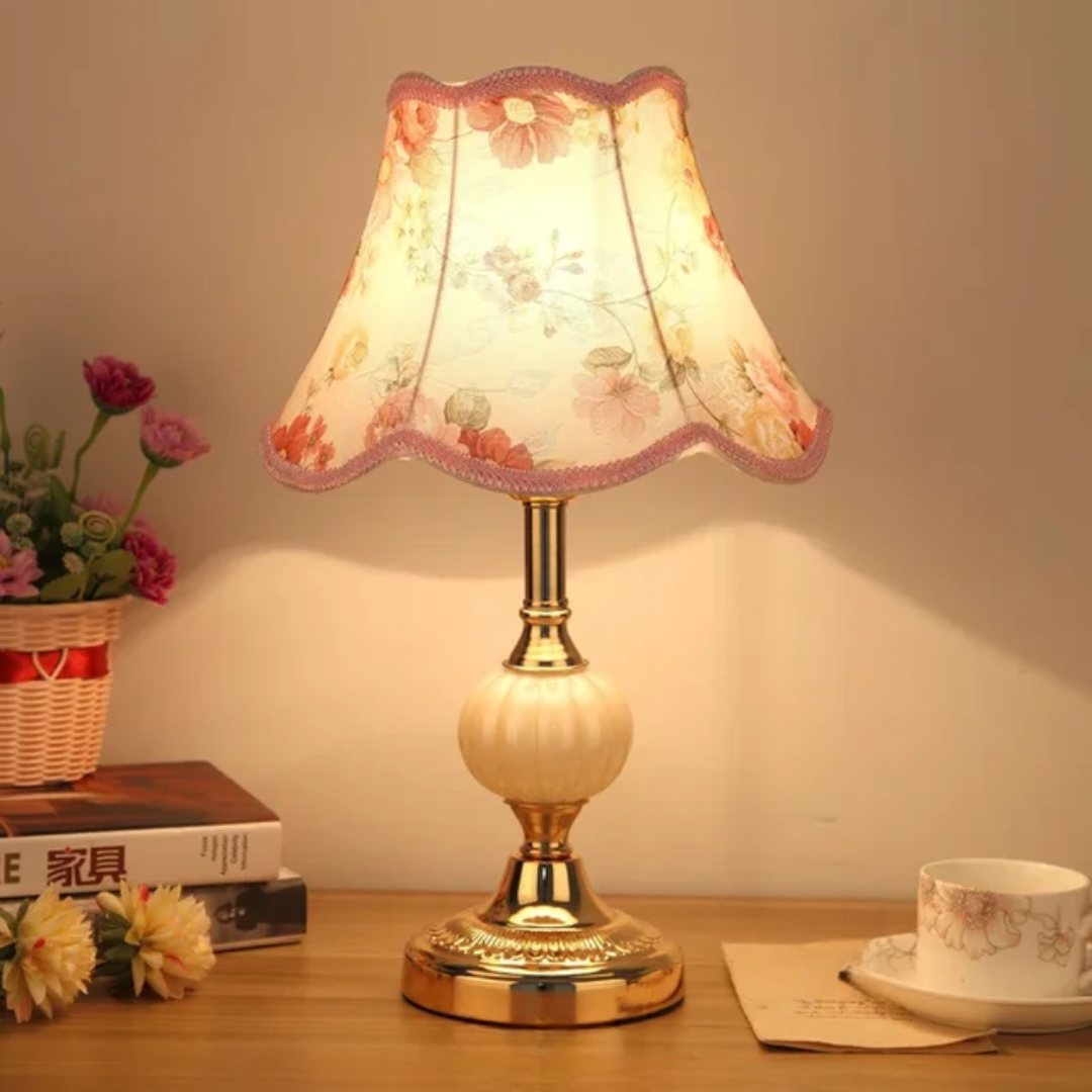 Skandynawska lampa stołowa nocna z kwiatowym materiałowym kloszem w stylu vintage