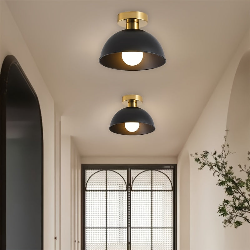 Minimalistyczna matowa metalowa półprzylegająca lampa sufitowa w kształcie kopuły