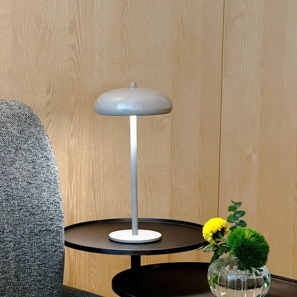 Przenośna ładowalna lampka stołowa o retro zaokrąglonej sylwetce z dotykowym sterowaniem