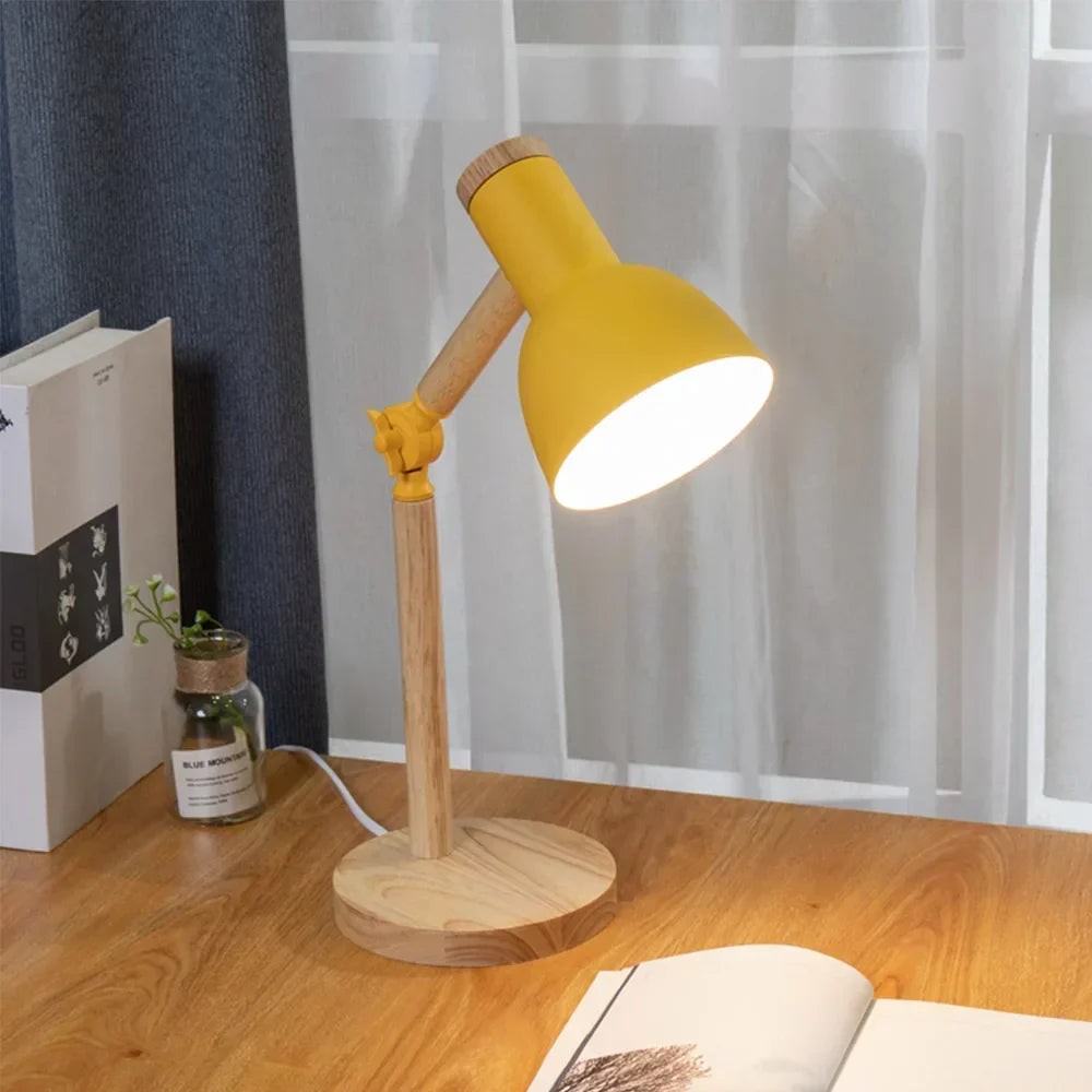 Nordycka lampa stołowa z drewnianą podstawą, regulacją i przyjaznym dla oczu światłem