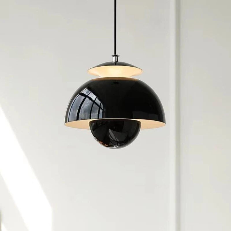 Skandynawska rzeźbiarska nordycka lampa wisząca z metalu w kształcie pąka kwiatu