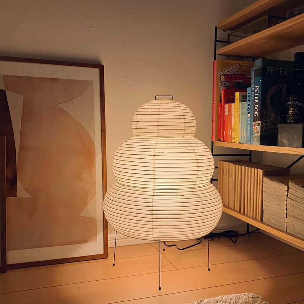 Metalowa lampa stołowa z papierowym kloszem z morwy inspirowanym japońskimi latarniami