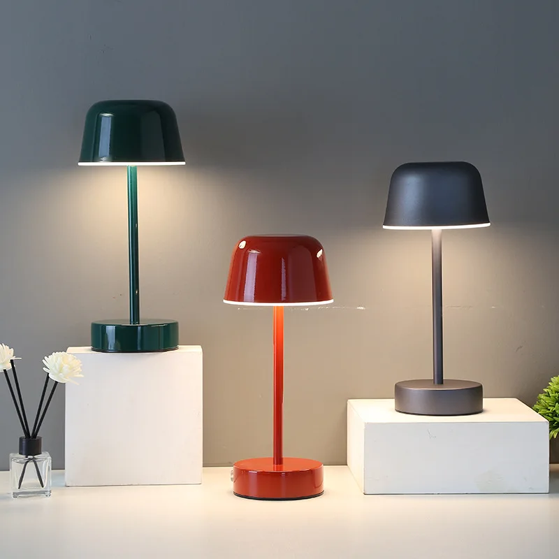 Elegancka bezprzewodowa lampa stołowa z funkcją ściemniania i regulacją temperatury barwowej