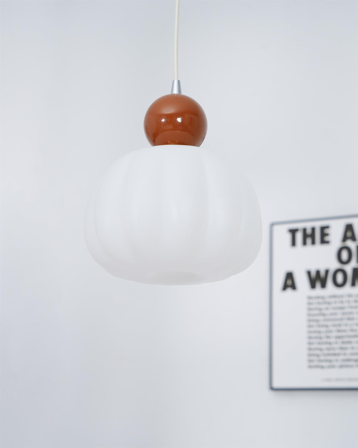 Wisząca lampa z okrągłym organicznym dyfuzorem akrylowym