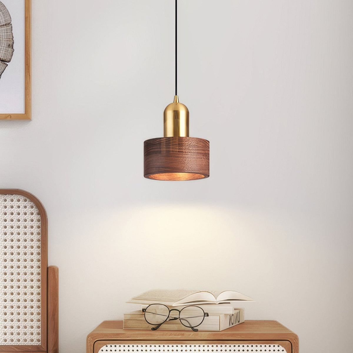Cylindryczna japońska minimalistyczna wisząca lampa z orzecha i mosiądzu