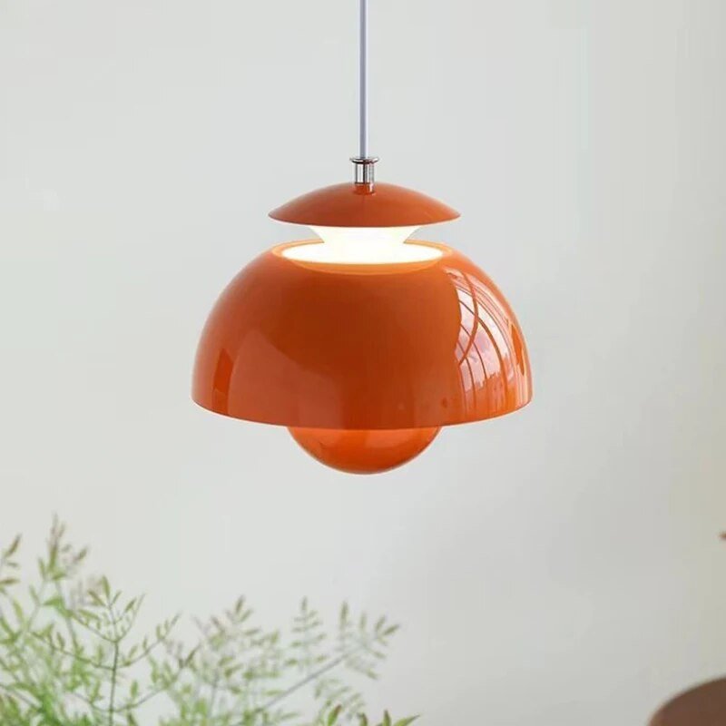 Skandynawska rzeźbiarska nordycka lampa wisząca z metalu w kształcie pąka kwiatu
