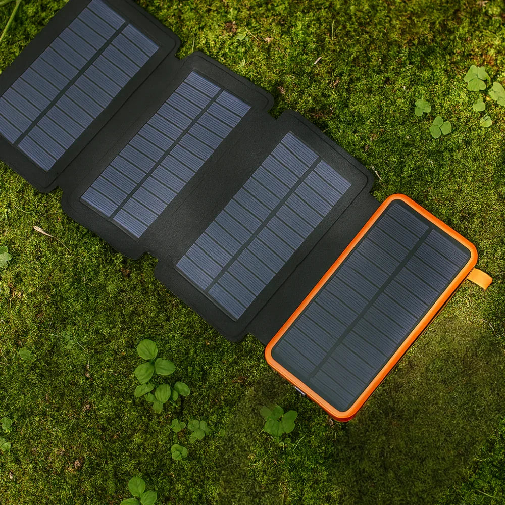 Wytrzymała przenośna ładowarka solarna z powerbankiem do użytku na zewnątrz i składanym panelem
