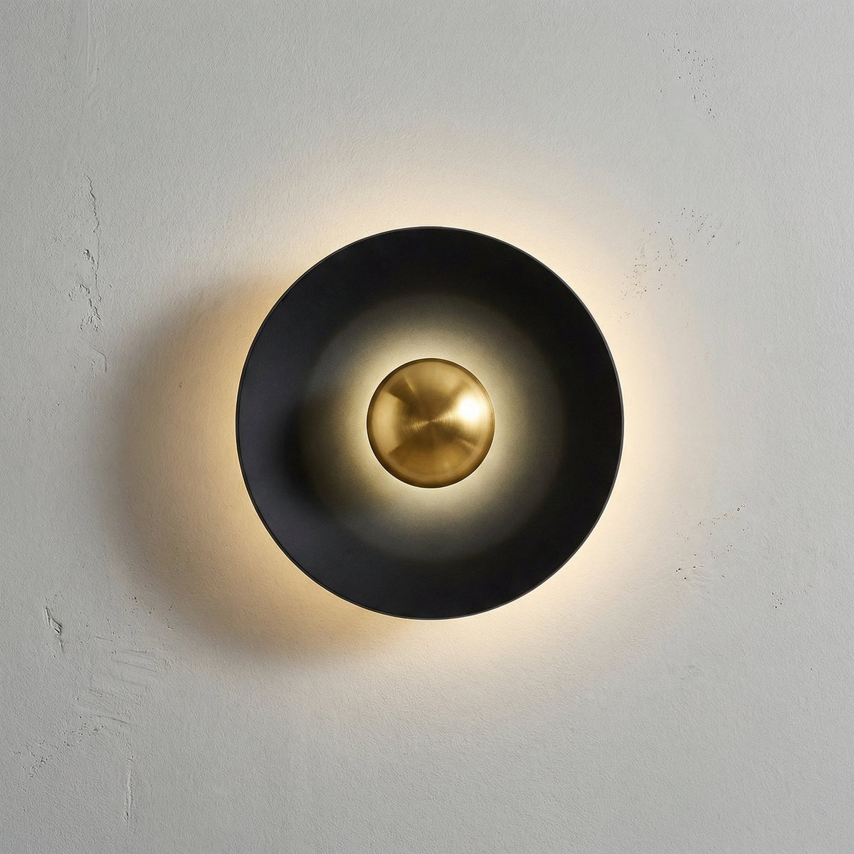 Okrągła minimalistyczna lampa ścienna z poświatą aureoli