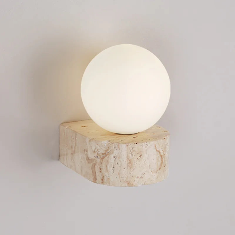 Rzeźbiarska japońska minimalistyczna lampa ścienna z trawertynu i matowego szkła