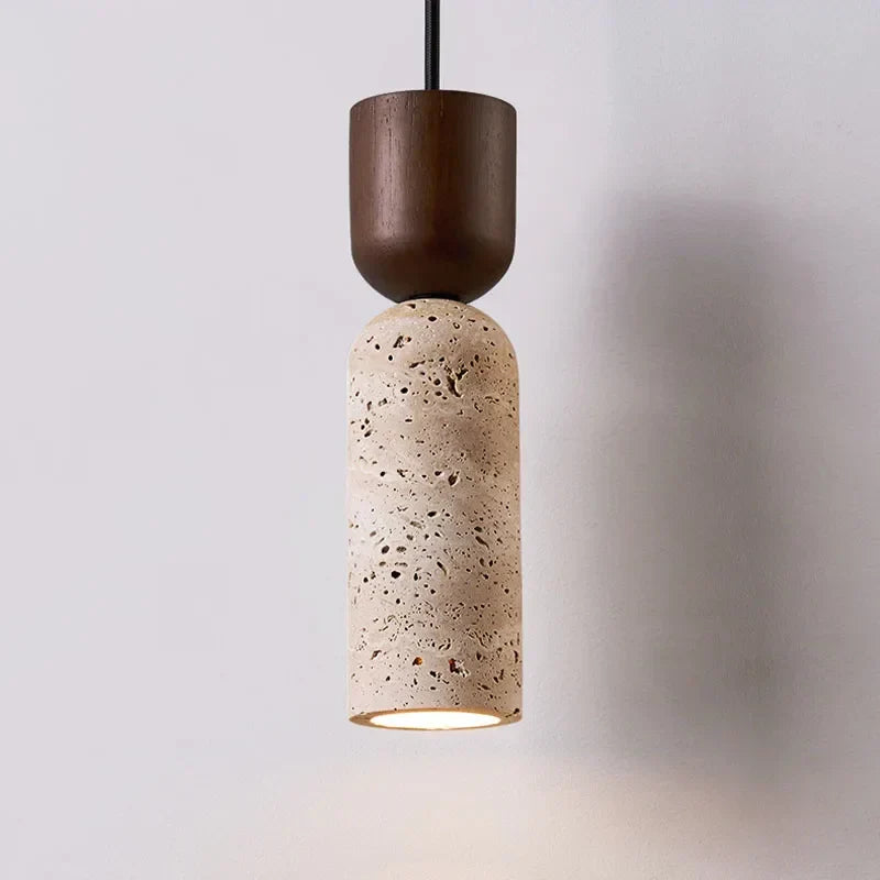 Wisząca lampa w stylu wabi-sabi z fakturą trawertynu i drewna orzechowego