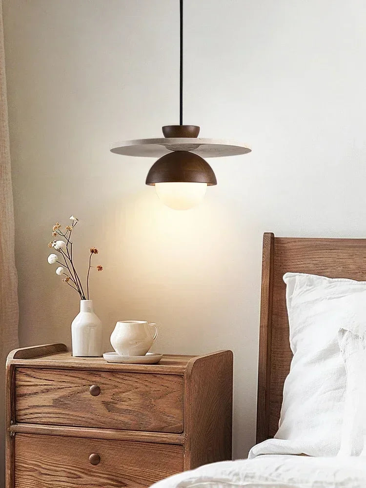 Skandynawska wisząca lampa z kopułowym kloszem z drewna orzechowego i kamienia