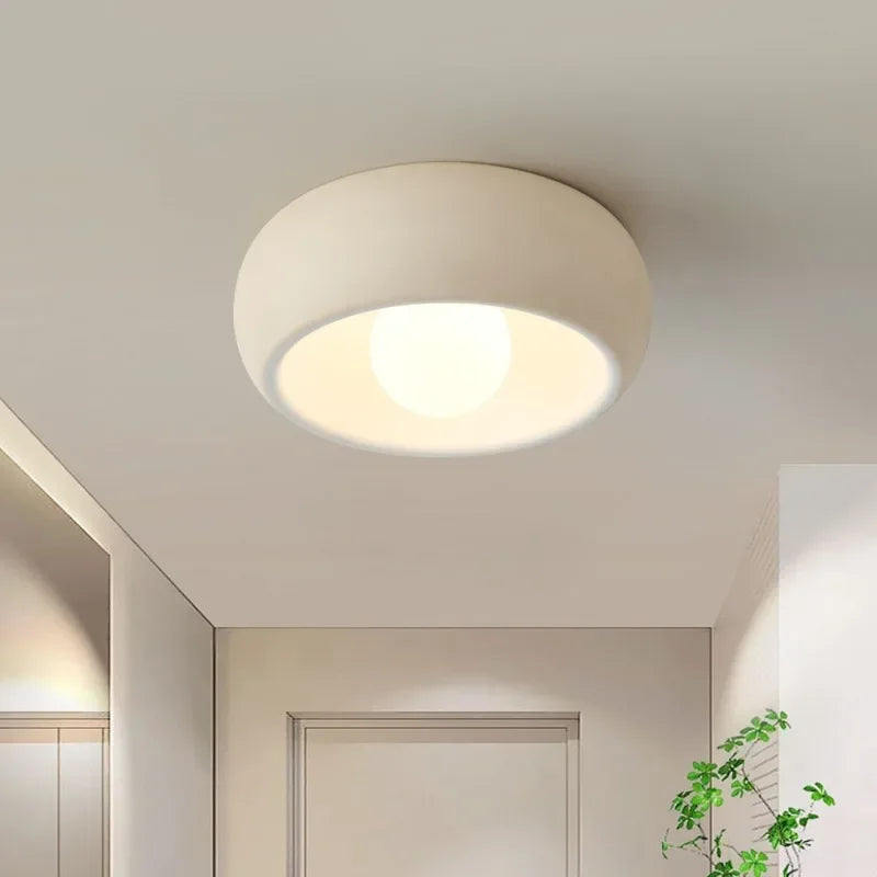 Minimalistyczna okrągła lampa sufitowa do montażu bezpośredniego do nowoczesnych wnętrz