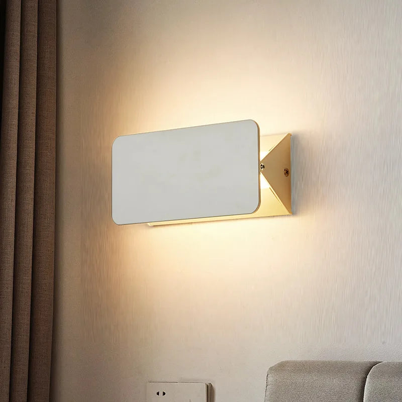 Minimalistyczna prostokątna aluminiowa lampa ścienna z obrotowym ramieniem