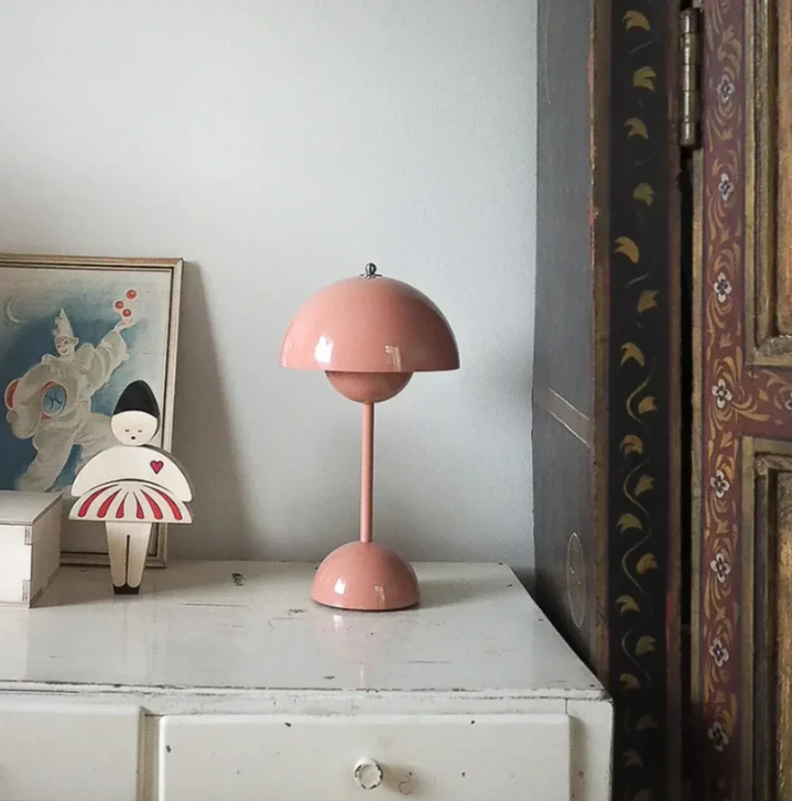 Elegancka minimalistyczna skandynawska lampa stołowa ze sterowaniem dotykowym i funkcją ściemniania