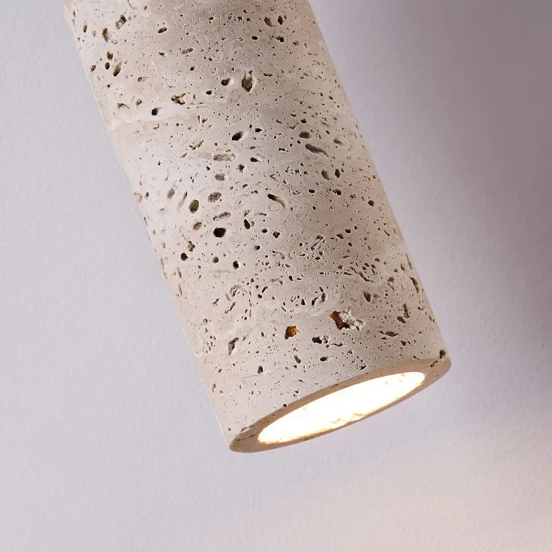Wisząca lampa w stylu wabi-sabi z fakturą trawertynu i drewna orzechowego