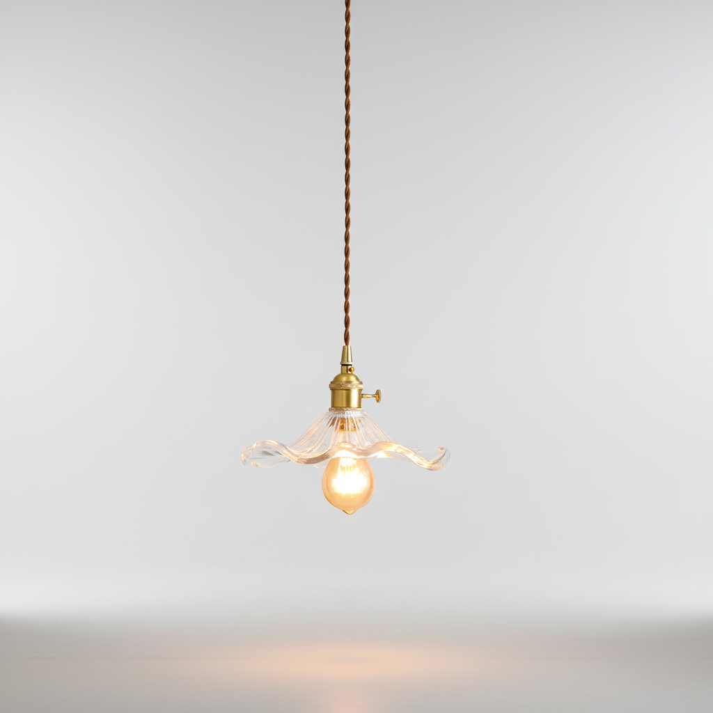 Skandynawska minimalistyczna lampa wisząca z przyciemnianym szkłem i miedzianymi akcentami