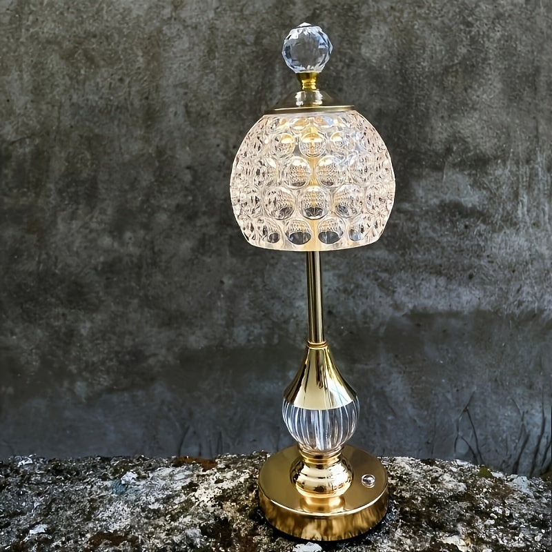 Rzeźbiona lampa stołowa z kryształowym kloszem, dotykową regulacją jasności, ładowana i bezprzewodowa