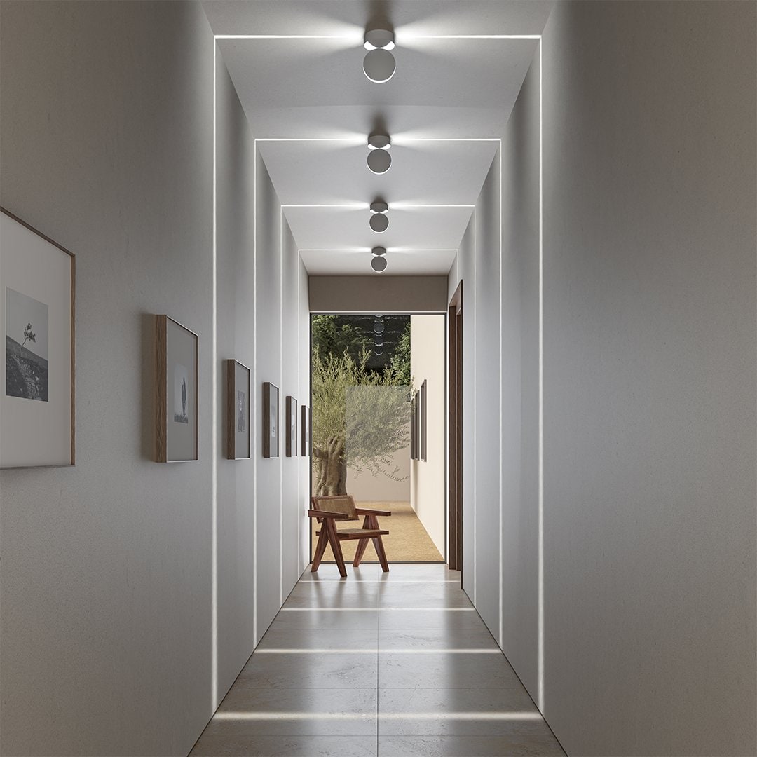 Regulowana minimalistyczna lampa sufitowa o matowym wykończeniu, reflektor do wnętrz