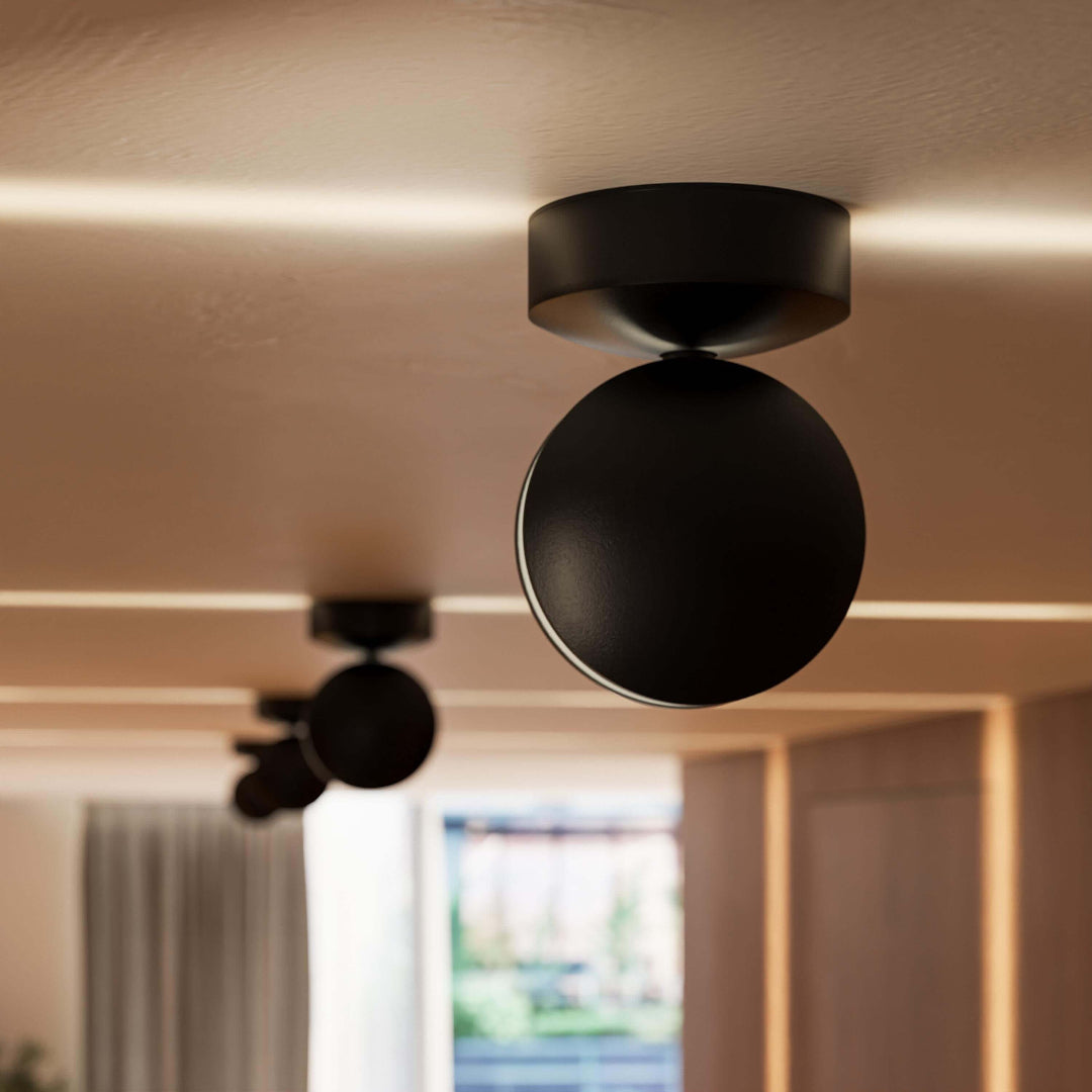 Regulowana minimalistyczna lampa sufitowa o matowym wykończeniu, reflektor do wnętrz