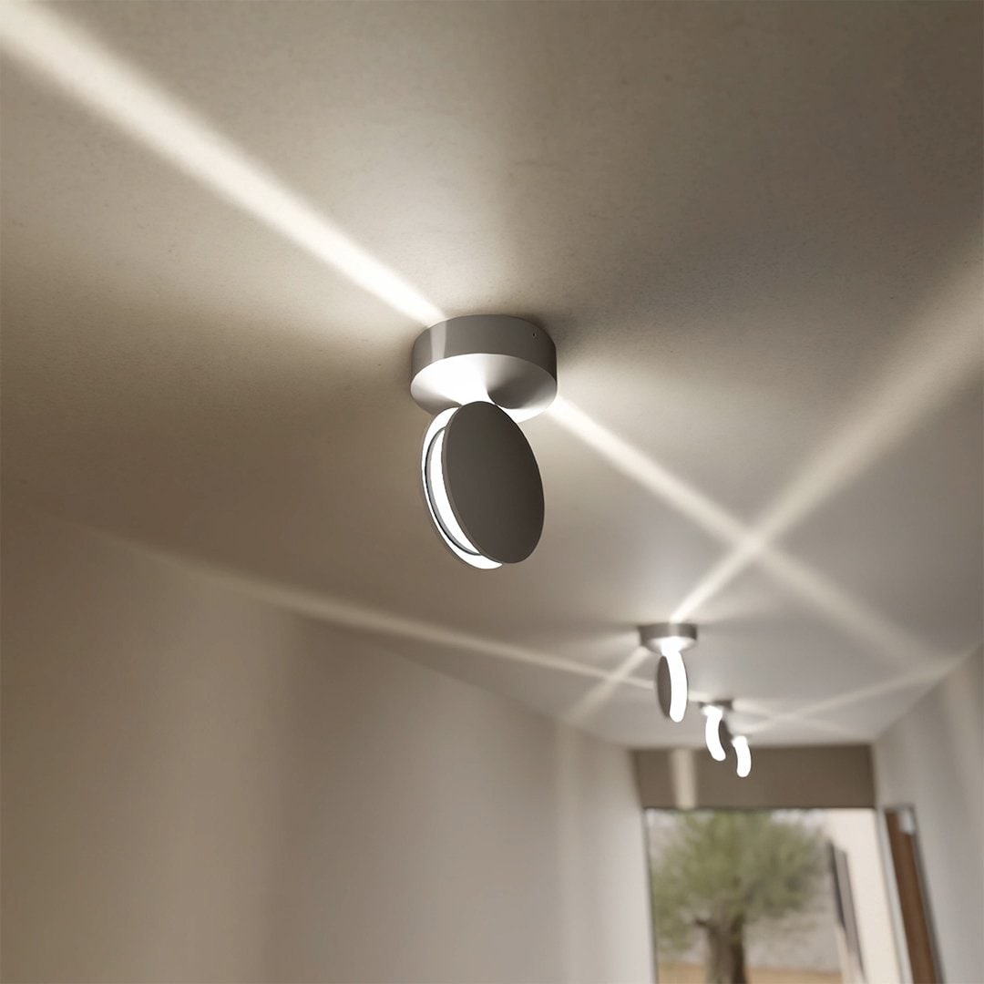 Regulowana minimalistyczna lampa sufitowa o matowym wykończeniu, reflektor do wnętrz