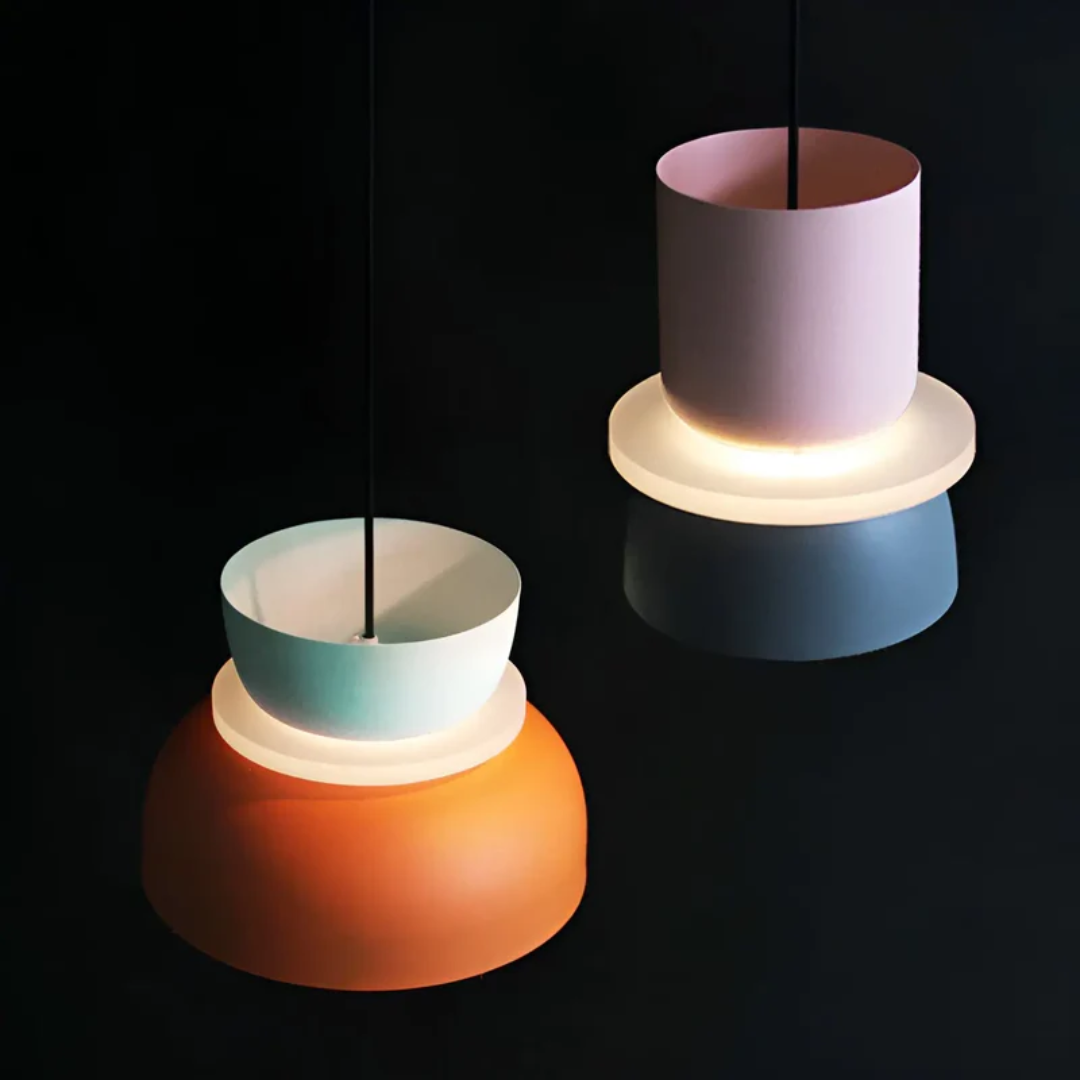 Metalowa kopułowa lampa wisząca Macaron z wielokolorowym kloszem i jedną żarówką