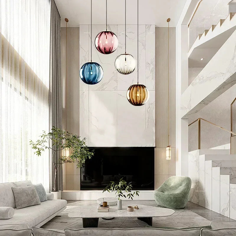 Nowoczesna energooszczędna lampa wisząca z nordycką szklaną kulą