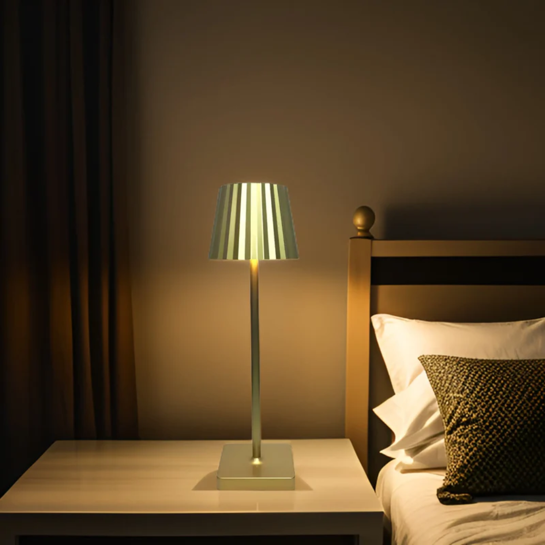 Skandynawska wodoodporna aluminiowa ładowalna lampa stołowa z funkcją ściemniania