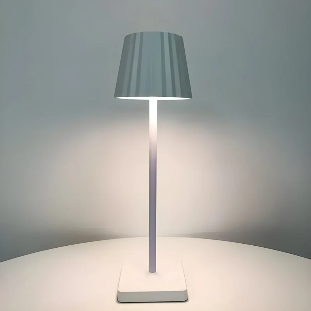 Skandynawska wodoodporna aluminiowa ładowalna lampa stołowa z funkcją ściemniania