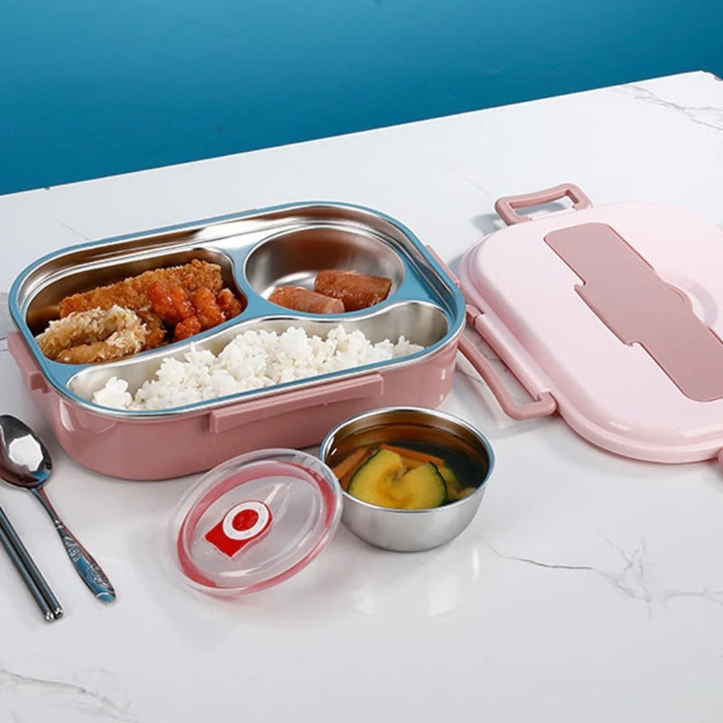Izolowane pudełko bento na lunch z przegródkami do przechowywania żywności