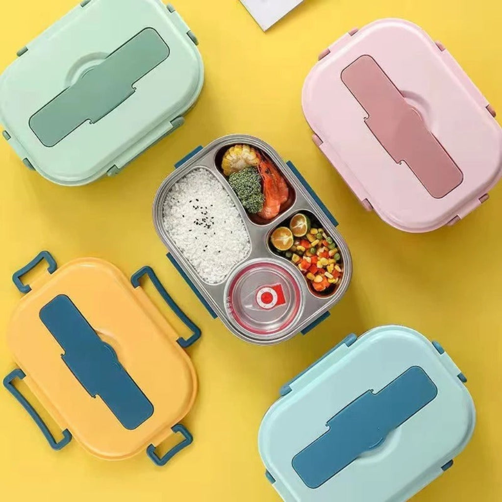 Izolowane pudełko bento na lunch z przegródkami do przechowywania żywności