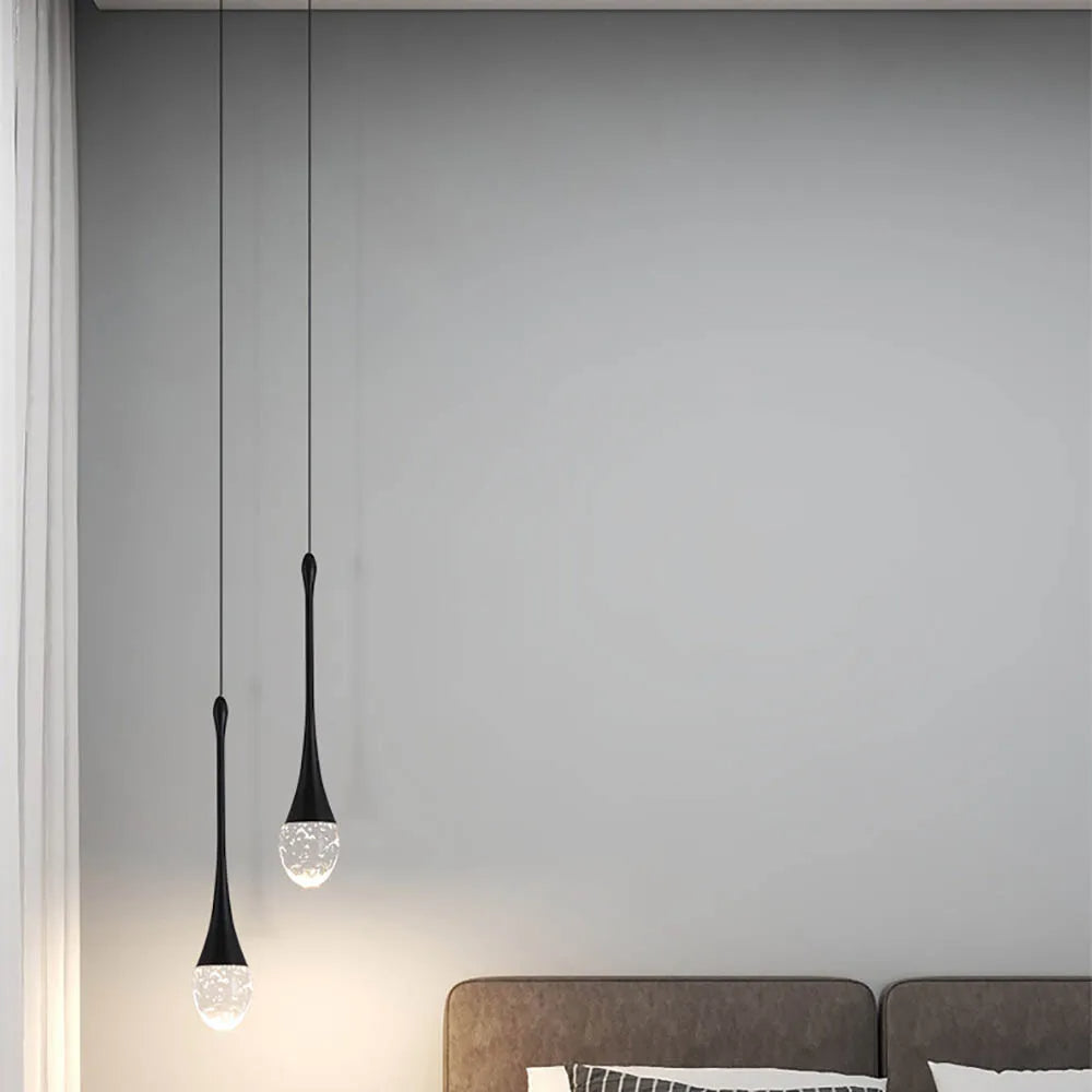 Minimalistyczna lampa wisząca z opadającym szklanym kloszem i regulacją wysokości