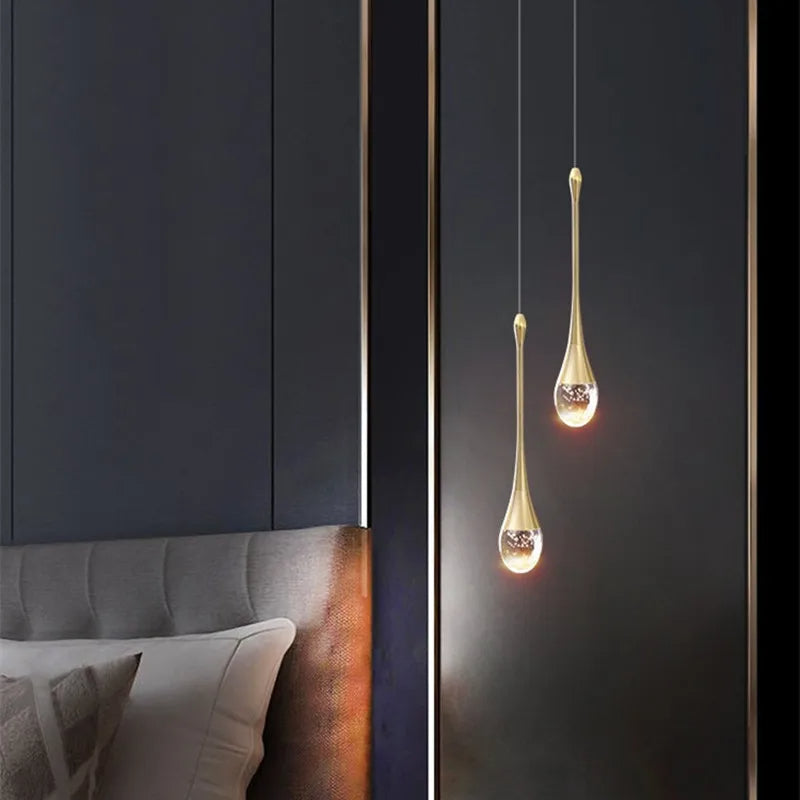 Minimalistyczna lampa wisząca z opadającym szklanym kloszem i regulacją wysokości