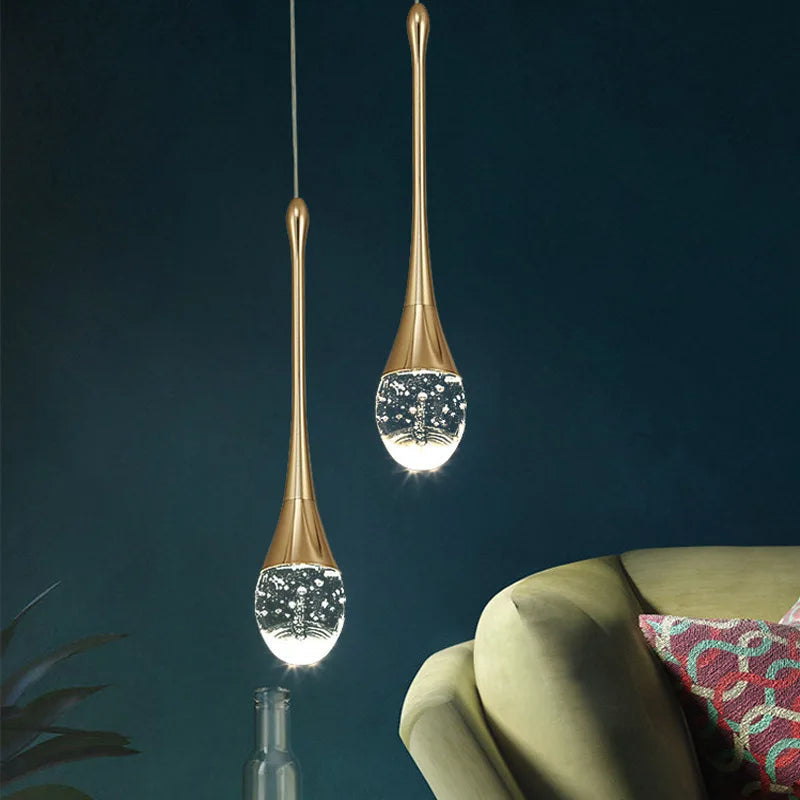 Minimalistyczna lampa wisząca z opadającym szklanym kloszem i regulacją wysokości