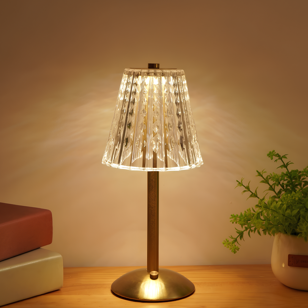 Ładowalna lampa stołowa z kloszem imitującym kryształ, szczotkowanym aluminium i sterowaniem dotykowym