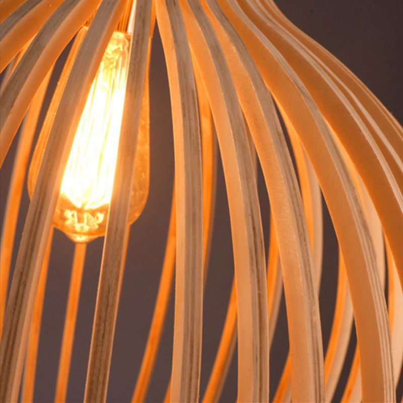 Ręcznie wykonana rustykalna lampa wisząca z litego drewna o naturalnym usłojeniu